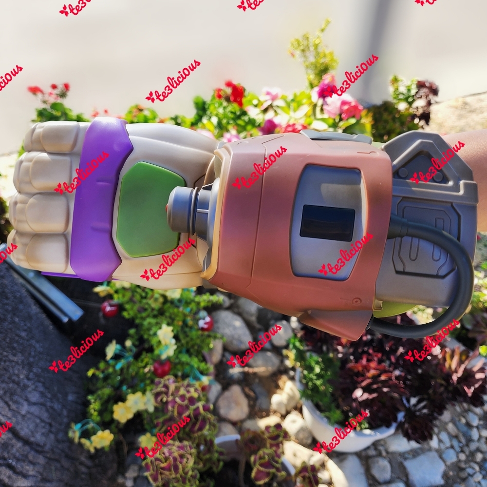 DISNEY PARKS BUZZLIGHT YEAR GAUNLET